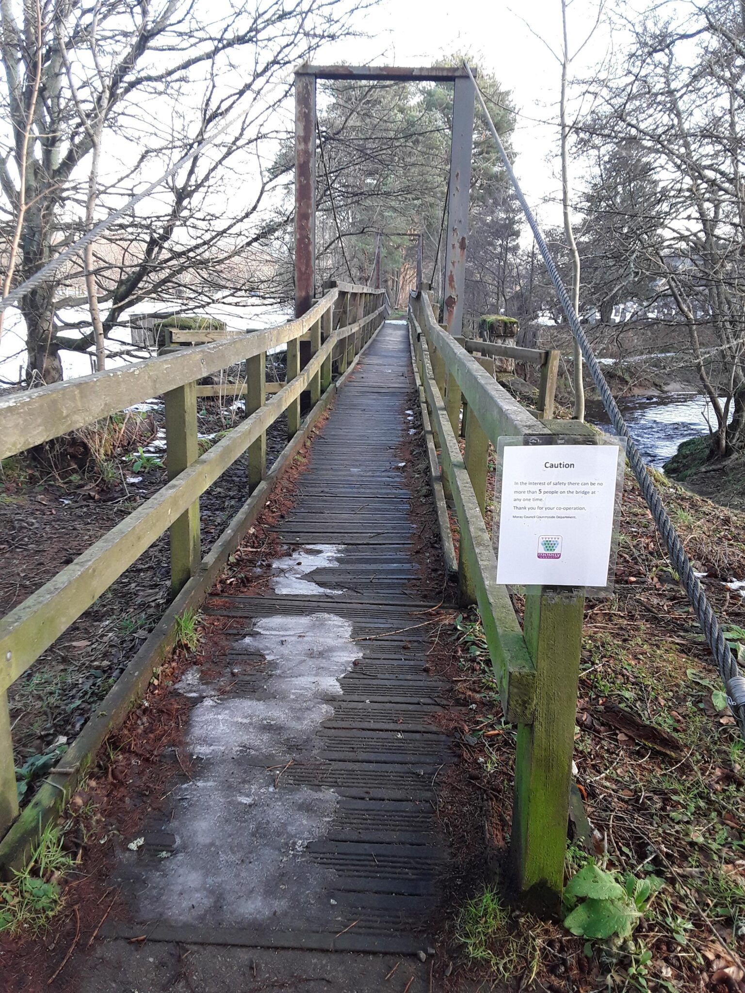 Weight restriction on Speyside Way suspension bridge at Aberlour ...